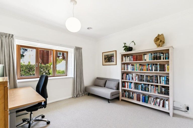 Photo of property in 60 Glen Road, Kelburn, Wellington, 6012