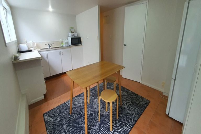 Photo of property in 2/46 Sunnynook Road, Sunnynook, Auckland, 0620