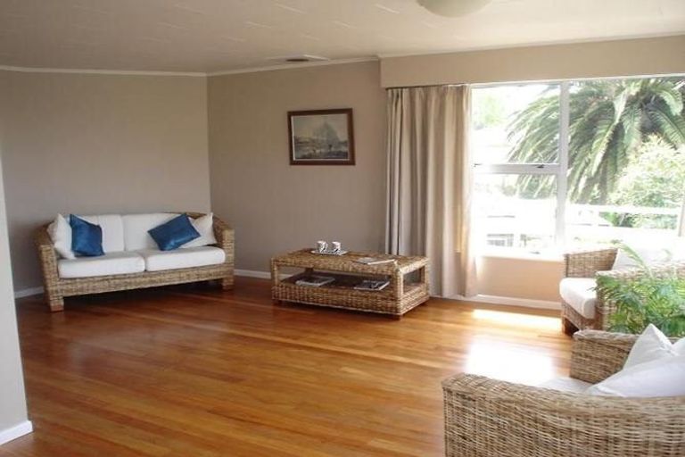 Photo of property in 729 East Coast Road, Browns Bay, Auckland, 0630