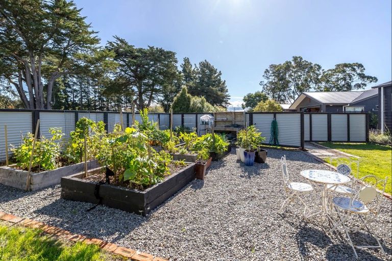 Photo of property in 1 Campbell Drive, Martinborough, 5711