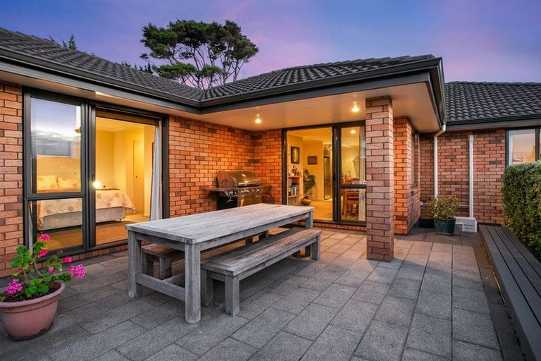 Photo of property in 2 Foothills Lane, Glen Eden, Auckland, 0602