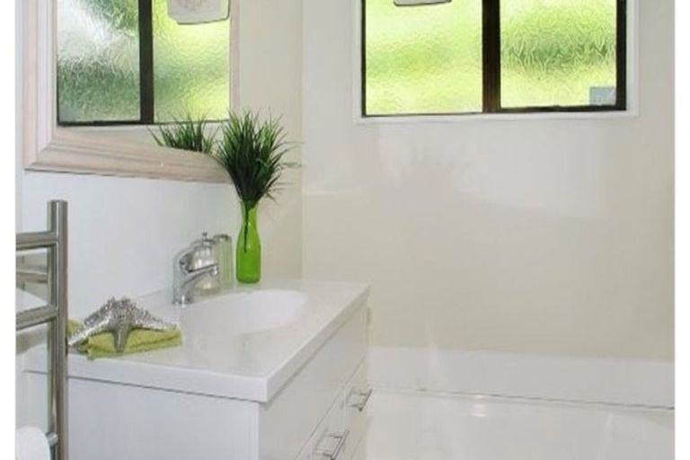 Photo of property in 20 Forglen Place, Tawa, Wellington, 5028