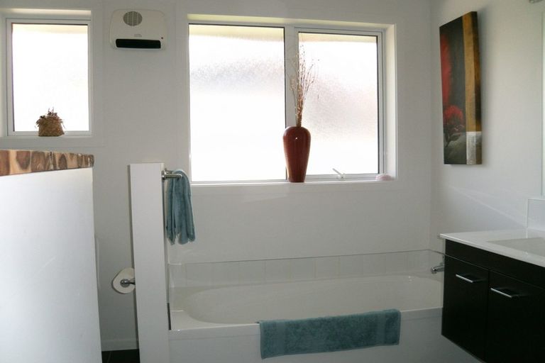 Photo of property in 72 Wilson Road, Balclutha, 9230