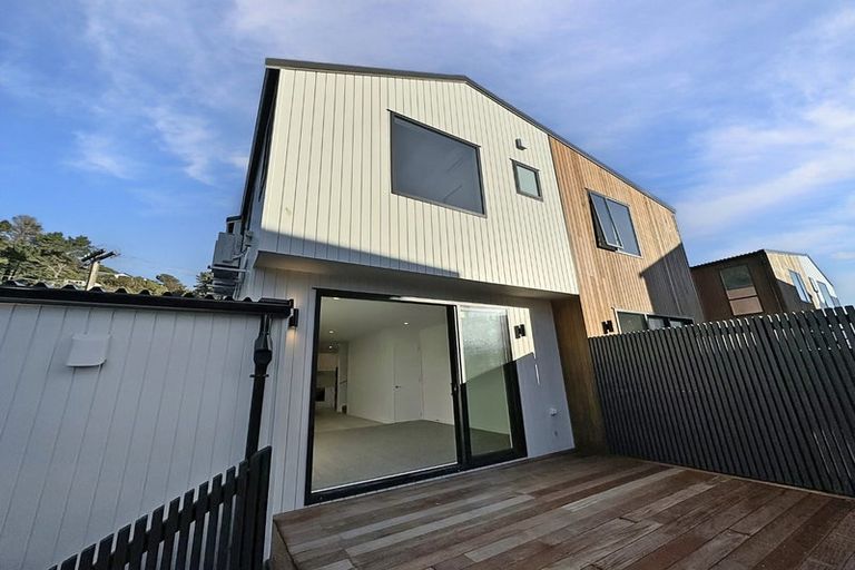 Photo of property in 4/323 Riverside Drive, Waterloo, Lower Hutt, 5011