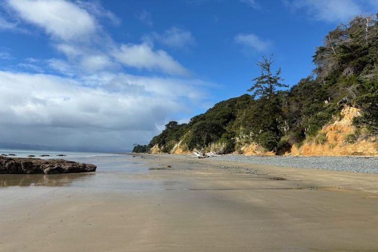 Photo of property in 65 Howard Road, Orere Point, Papakura, 2585