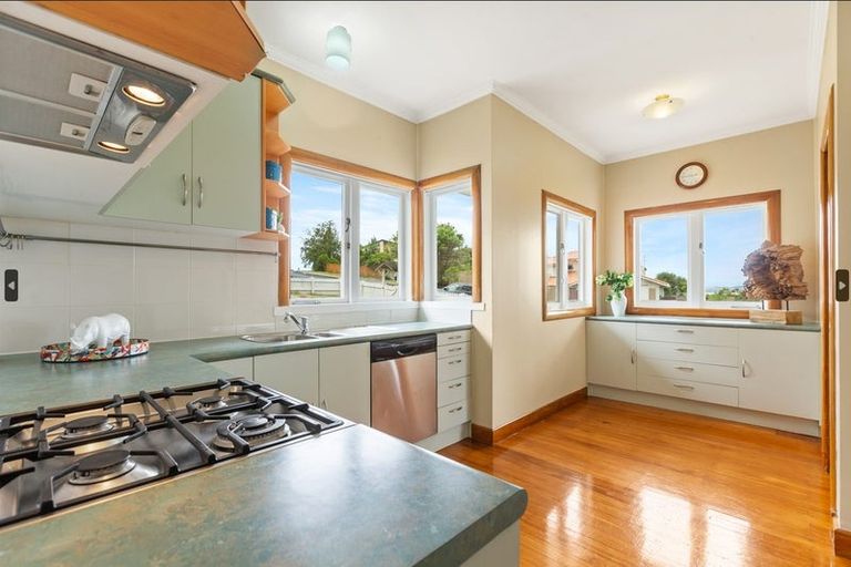 Photo of property in 1 Rubens Lane, West Harbour, Auckland, 0618