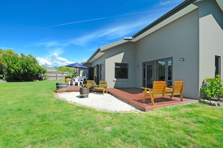 Photo of property in 22 Whiting Drive, Wakefield, 7025