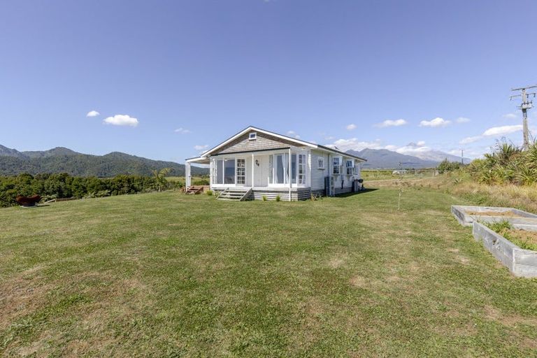 Photo of property in 207 Upper Pitone Road, Pitone, New Plymouth, 4374