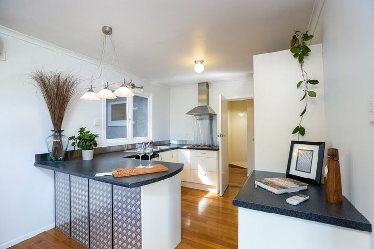 Photo of property in 75 Cutfield Road, New Plymouth, 4310