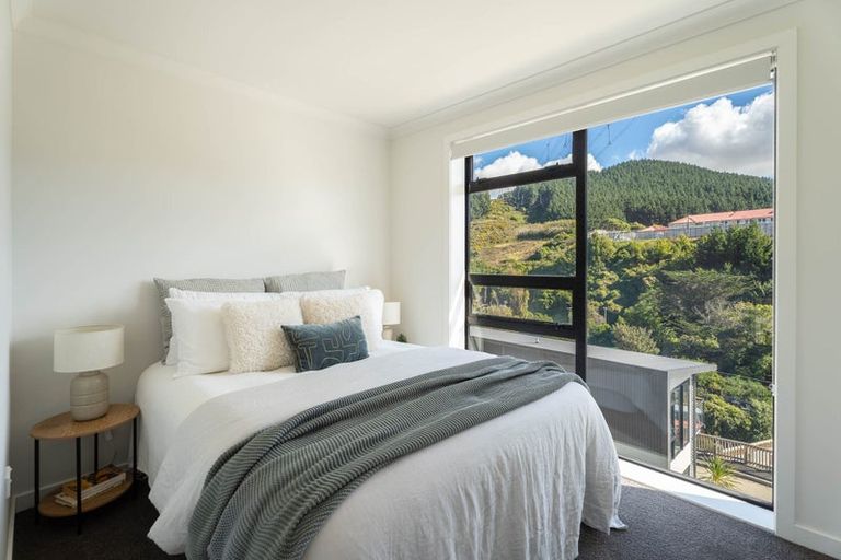 Photo of property in 2 Ara Paripari, Tawa, Wellington, 5028