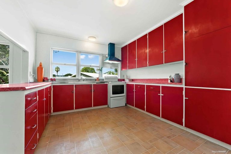 Photo of property in 34 Kohekohe Street, New Lynn, Auckland, 0600