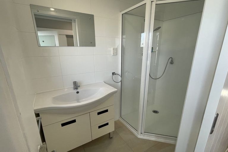 Photo of property in 31 Bruce Road, Glenfield, Auckland, 0629