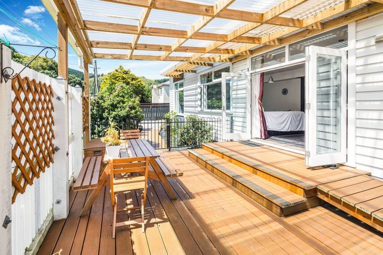 Photo of property in 38a Collins Avenue, Tawa, Wellington, 5028