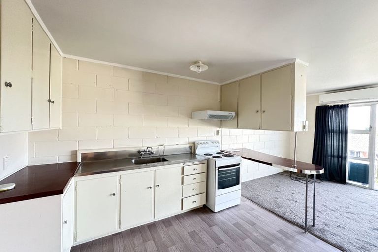 Photo of property in 40 West Coast Road, Glen Eden, Auckland, 0602