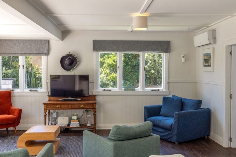 Photo of property in 70 Queens Drive, Oneroa, Waiheke Island, 1081