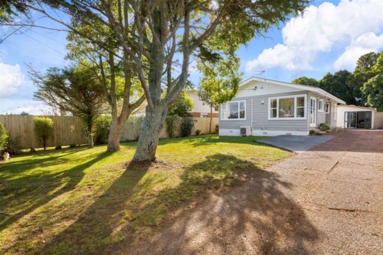 Photo of property in 17 Albert Road, Kelston, Auckland, 0602