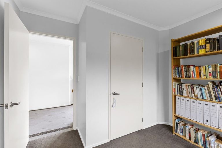 Photo of property in 29 Johnstone Drive, Fitzherbert, Palmerston North, 4410