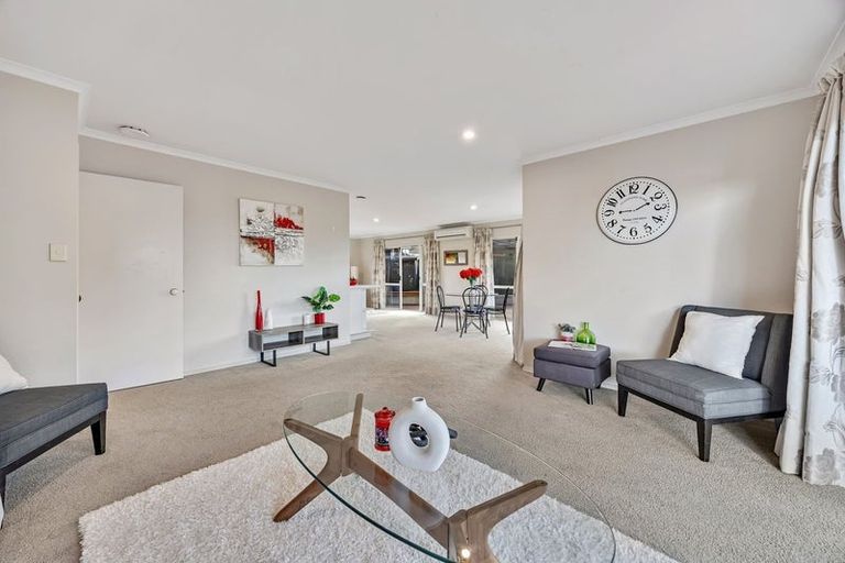 Photo of property in 13 Bridgehead Cove, West Harbour, Auckland, 0618
