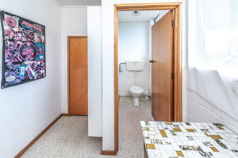 Photo of property in 16 Swinbourne Street, Waverley, 4510