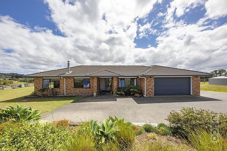 Photo of property in 118 Cottle Road, Taupaki, Henderson, 0782