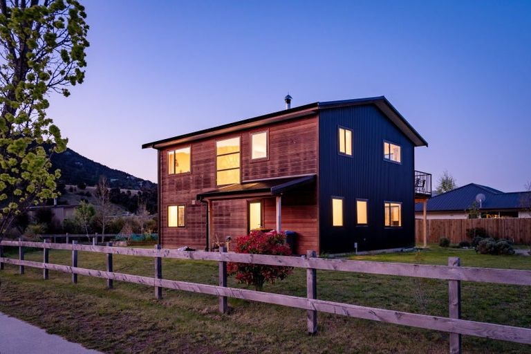 Photo of property in 28 Wabler Lane, Albert Town, Wanaka, 9305