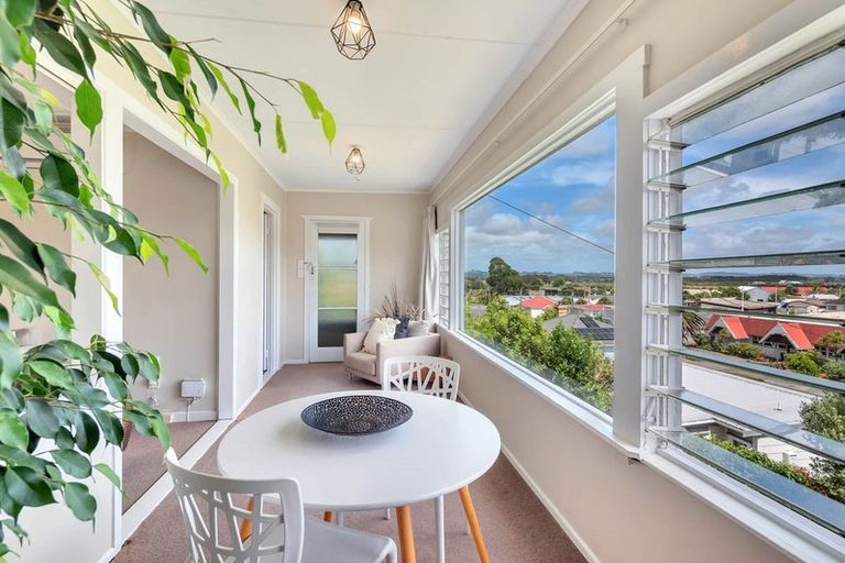 Photo of property in 15 Awaroa Road, Helensville, 0800