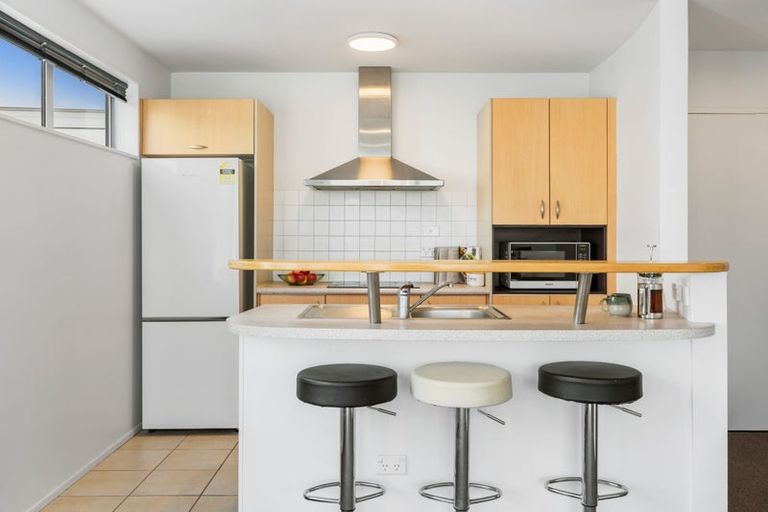 Photo of property in Bay Palms Apartments, 2/30c Bute Road, Browns Bay, Auckland, 0630