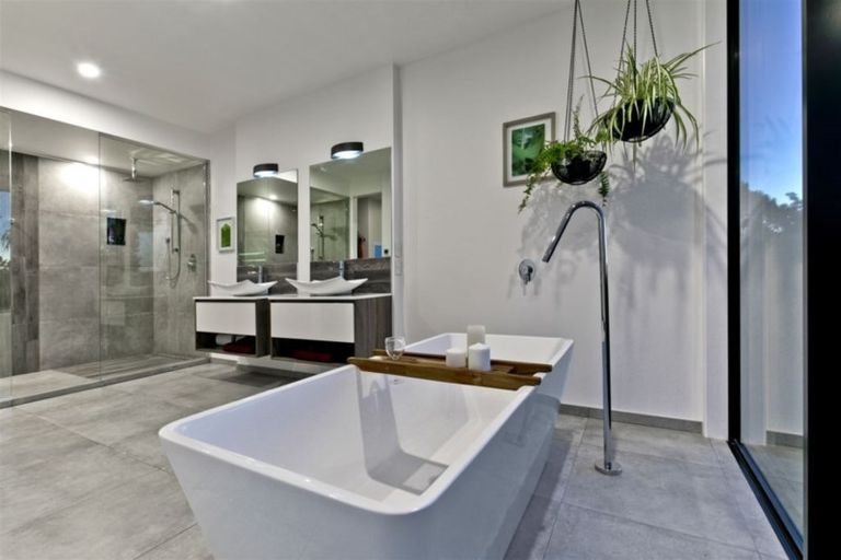 Photo of property in 182 Scenic Drive, Titirangi, Auckland, 0604