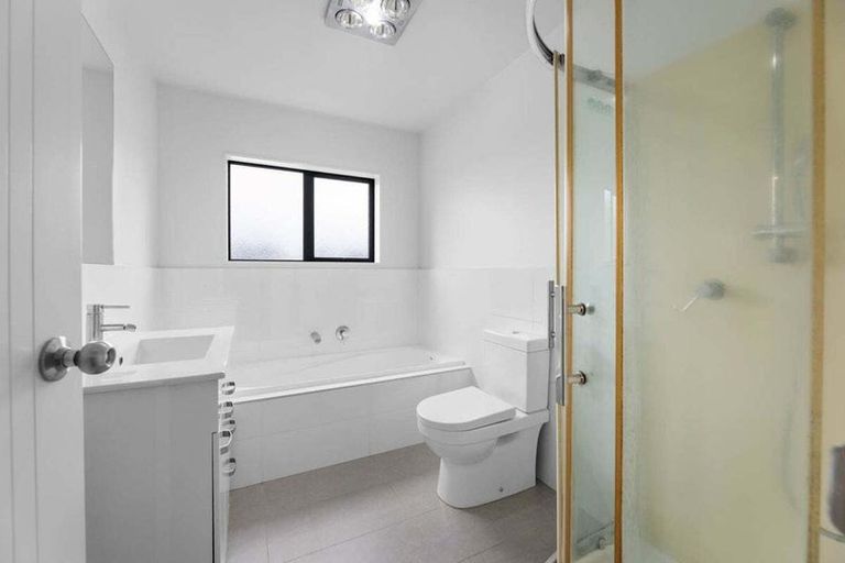 Photo of property in 27a Keegan Drive, Massey, Auckland, 0614