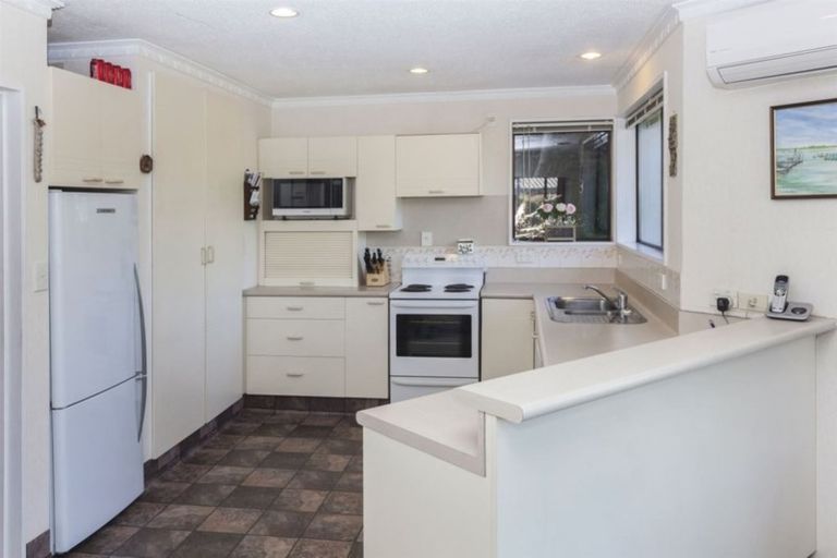 Photo of property in 36 Lowry Avenue, Redwood, Christchurch, 8051