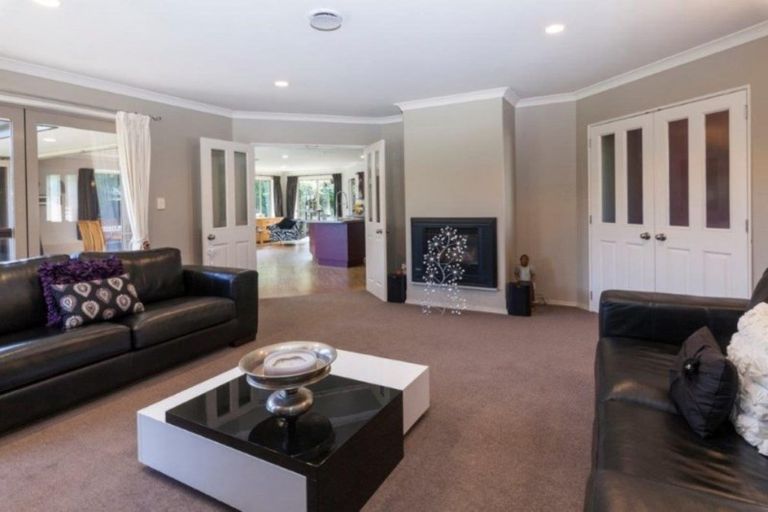 Photo of property in 37 Hussey Road, Harewood, Christchurch, 8051