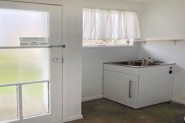 Photo of property in 35 Takapu Street, Henderson, Auckland, 0612