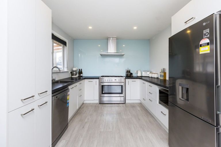 Photo of property in 16 Robertson Street, Elderslea, Upper Hutt, 5018