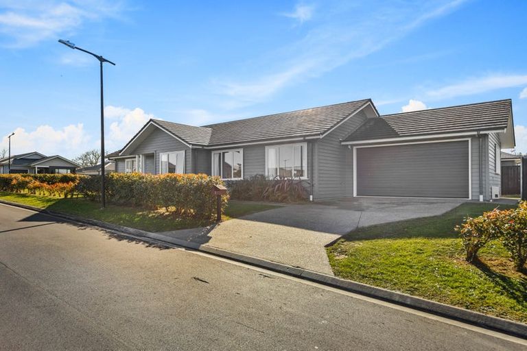 Photo of property in 5 Aro Mato Place, Huapai, Kumeu, 0810