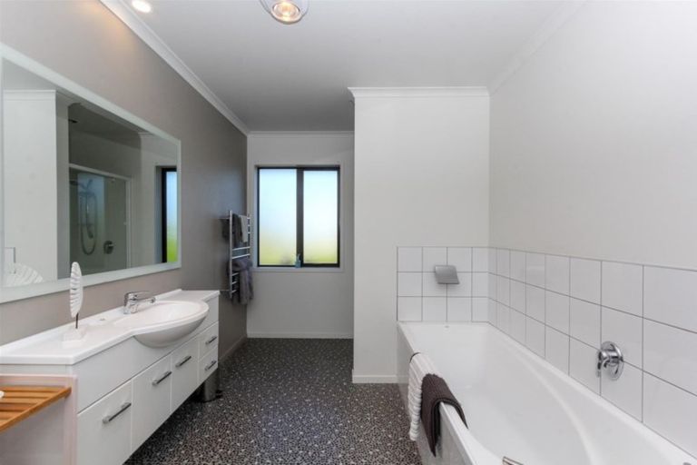 Photo of property in 24 Redwood Crescent, Hurdon, New Plymouth, 4310