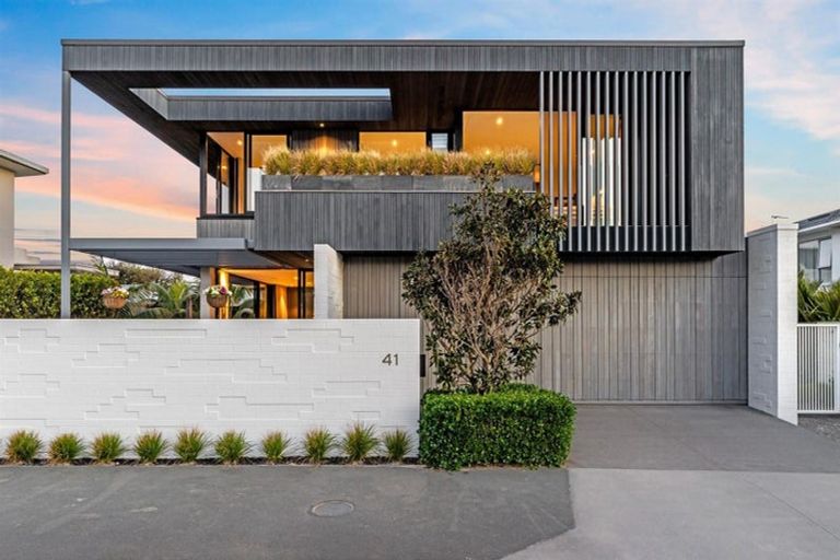 Photo of property in 41 Craig Road, Milford, Auckland, 0620