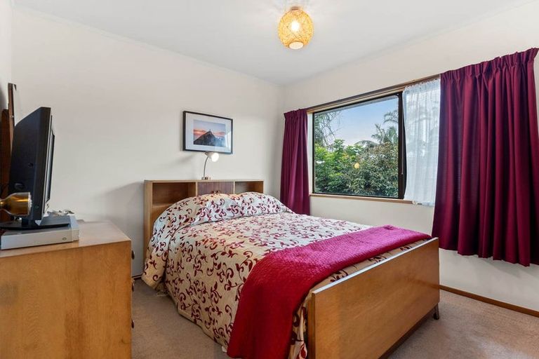 Photo of property in 21 Loloma Drive, Half Moon Bay, Auckland, 2012