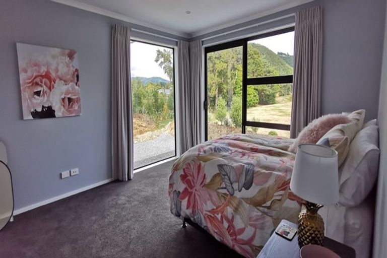 Photo of property in 12 John Harris Way, Te Marua, Upper Hutt, 5018