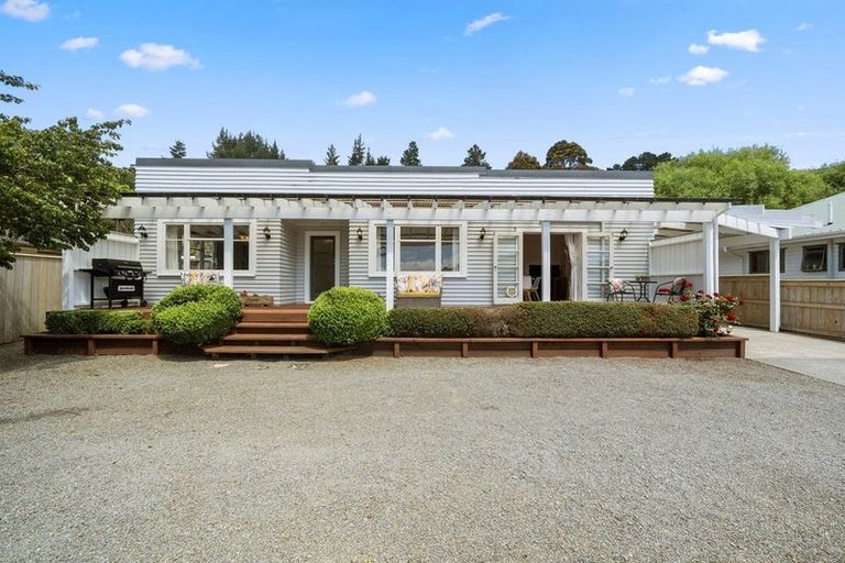 Photo of property in 4 Hillside Drive, Maoribank, Upper Hutt, 5018