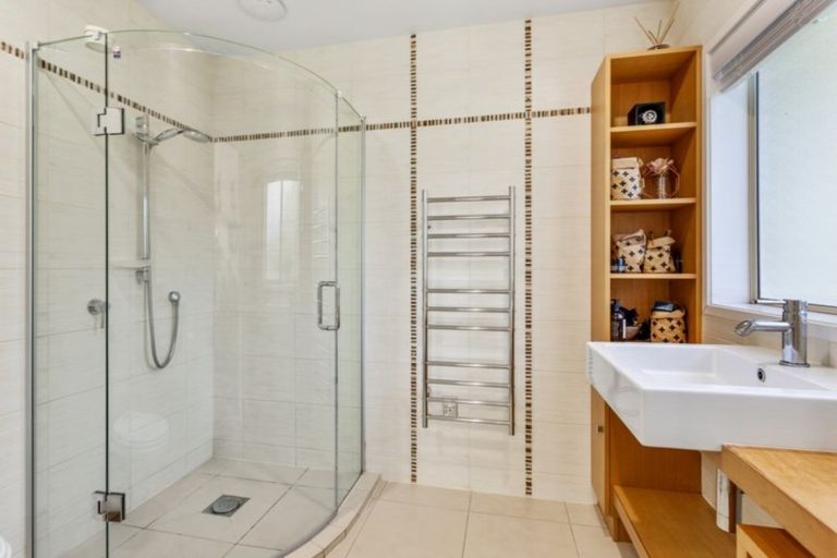 Photo of property in 9 Sandown Road, Rothesay Bay, Auckland, 0630