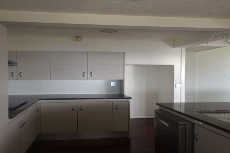 Photo of property in 23 Churchill Road, Murrays Bay, Auckland, 0630