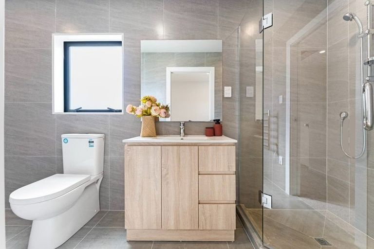 Photo of property in 18d Larissa Avenue, Henderson, Auckland, 0610