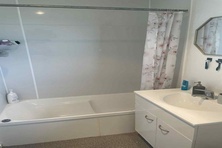 Photo of property in 44a Candia Road, Swanson, Auckland, 0614