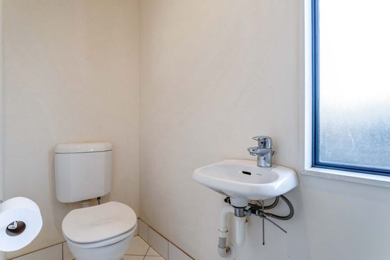 Photo of property in 18 Ribbonwood Crescent, Goodwood Heights, Auckland, 2105