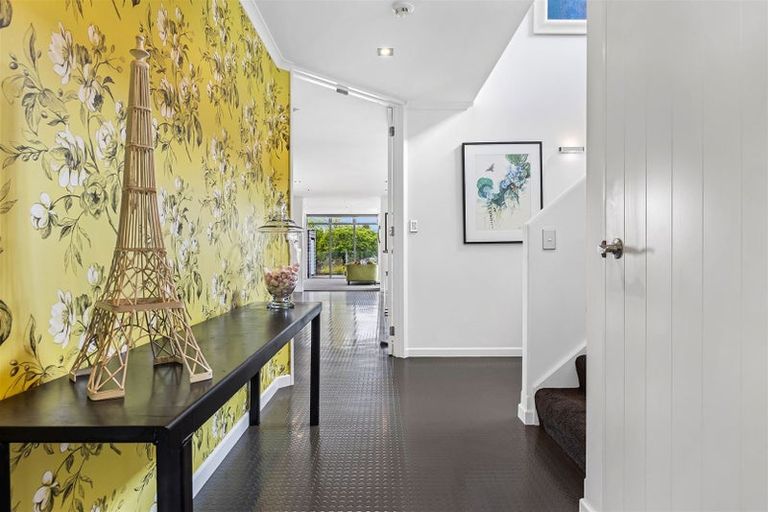 Photo of property in 9 Lady Polson Lane, Cashmere, Christchurch, 8022