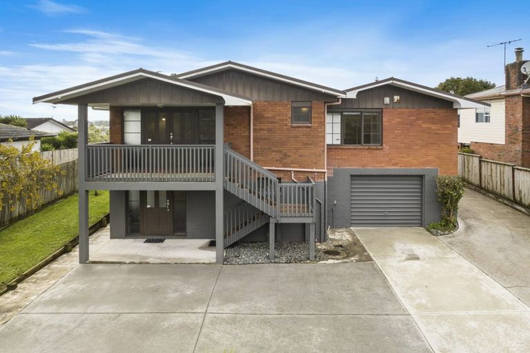 Photo of property in 120 Gossamer Drive, Pakuranga Heights, Auckland, 2010