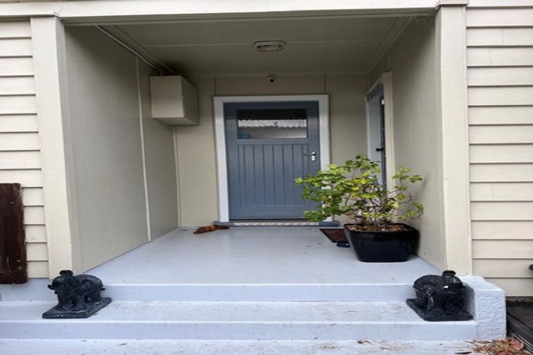 Photo of property in 106 Whites Line East, Waiwhetu, Lower Hutt, 5010