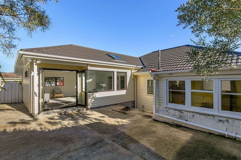 Photo of property in 40 Hinau Street, Tawa, Wellington, 5028