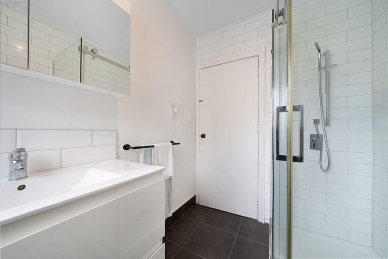 Photo of property in 2 Riserra Drive, Ranui, Auckland, 0612