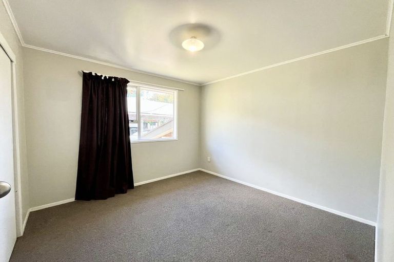 Photo of property in 20 Trias Road, Totara Vale, Auckland, 0629